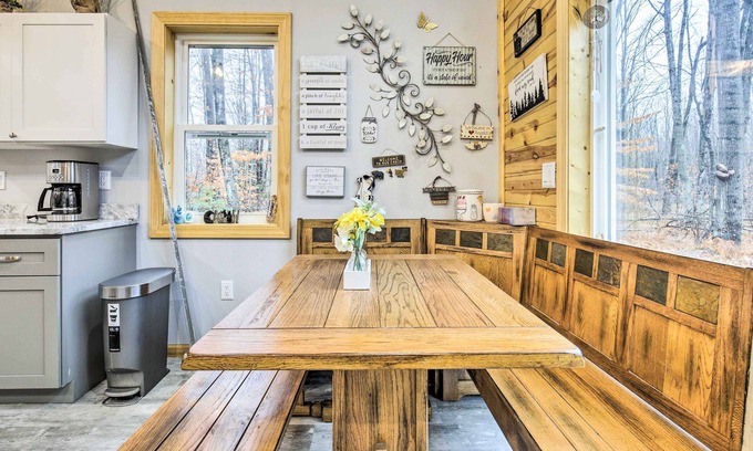Townsend Cabaña | Welcoming Townsend Cabin: Hike, Fish & Relax!