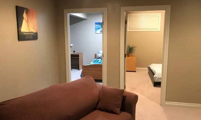 Southwest Calgary Apartamento | Welcoming Walkout Basement 2-bedroom Suite