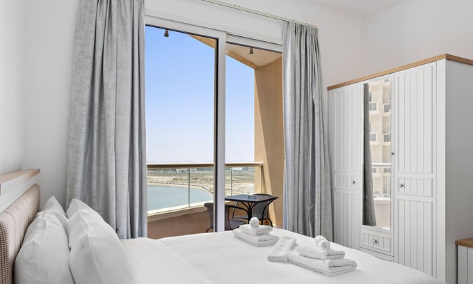Dubai Production City Apartamento | WelHome - Lovely Studio Apartment in Production City