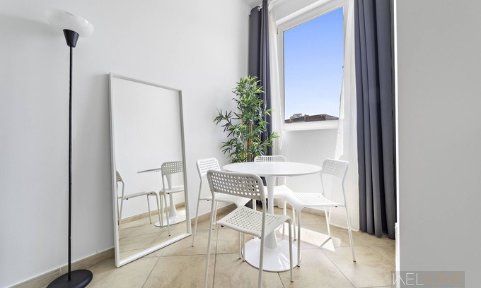 Motor City Apartamento | WelHome - Stylish Studio with Park Views in Regent House 2