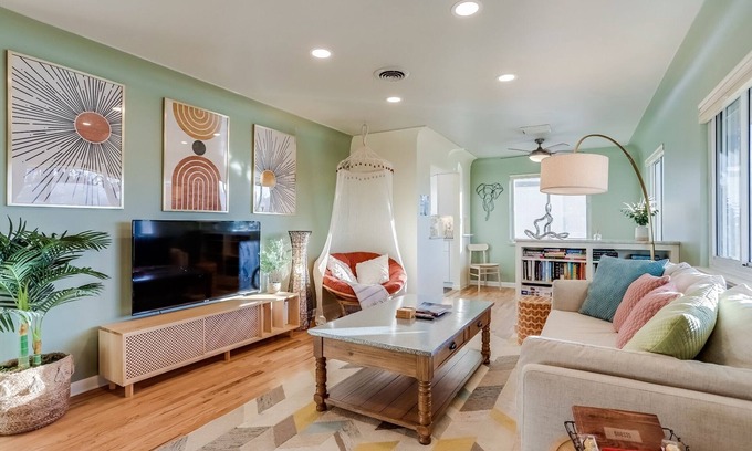 Aurora Casa | Well-Appointed Family Summer Home - King Bed - Close to DEN & Anschutz