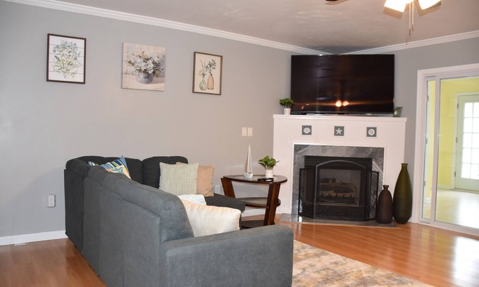 Lewes Casa | Well Appointed Three Bedroom Townhome East of Rte 1 and Minutes to Downtown Lewes and Delaware's Fantastic Beaches (Sleeps 10)