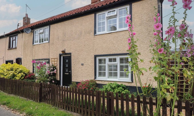 Grimston Casa | WELL COTTAGE, family friendly, character holiday cottage in Grimston