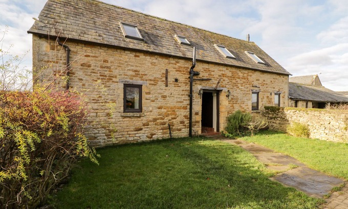 Longborough Cabaña | WELL COTTAGE, pet friendly, with a garden in Moreton-In-Marsh