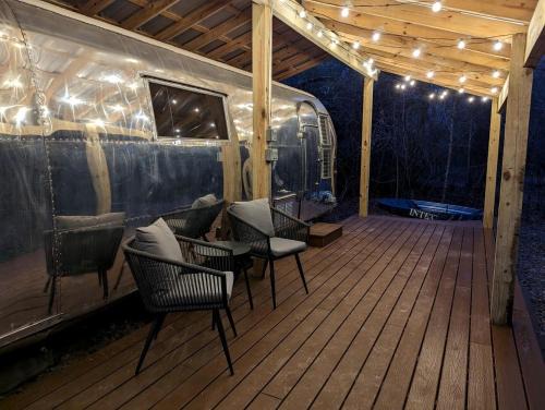 Madison County Casa | Well-Deserved Nature Getaways in this Fully-Equipped Airstream in Midway, Texas
