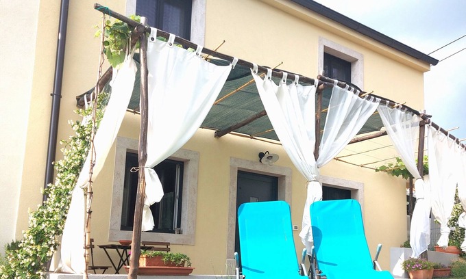 Tinjan Casa | Well house,10 km from the sea, cozy house with a well in the living room
