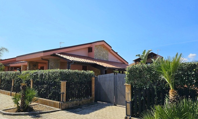 Solfarelli Villa | VILLA MEDITERRANEA CON JARDIN Y TERRAZA A 50 METROS DE LA PLAYA