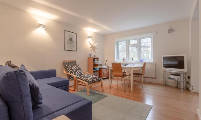 Elephant and Castle Apartamento | Well located 2 Bedroom 1 Bath in Elephant & Castle