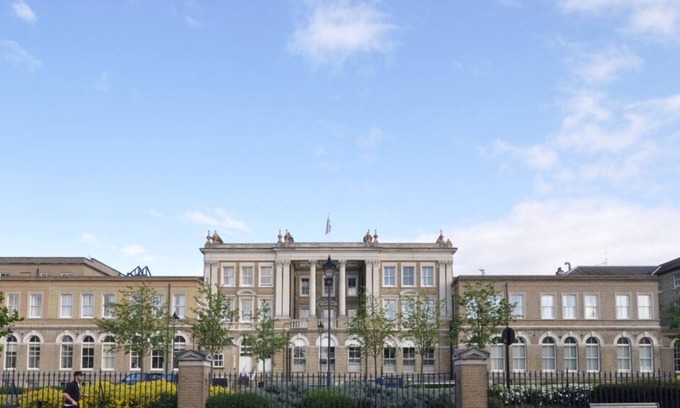 Putney Condominio | Well located king bed studio 35 minutes from the heart of London. 1071 gr fl