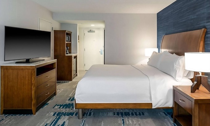 Radnor - Fort Myer Heights Hotel | Well-Located Stay | Perfect for Experiencing Arlington’s Local Charm & DC Access