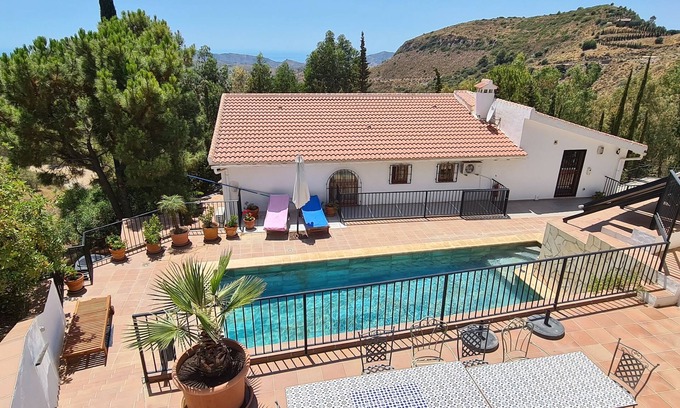 Salares Casa | Finca independiente bien mantenida en las estribaciones de Andalucía, solo para ti