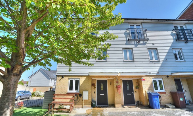 West Thurrock Casa | Well presented 3 bedroom townhouse in Grays