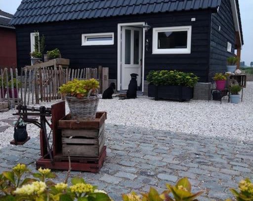 Sint-Annaland Chalet De Esquí | wellness chalet met jacuzzi, sauna, omheinde tuin,