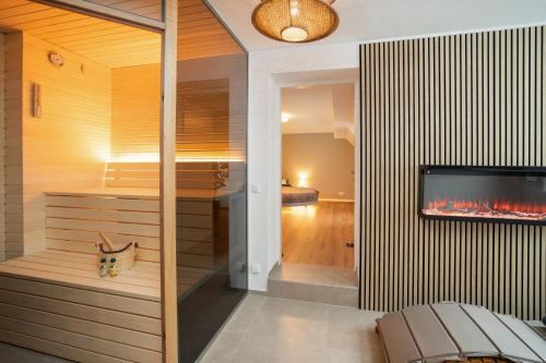 Graz City Centre Apartamento | Wellness Retreat for 2 with Private Sauna & Whirlpool - Free Parking, Quiet City Center by HERO HOMES