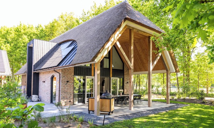 Wekerom Casa | Wellness, space and luxury under one roof – for 10 bon vivants.