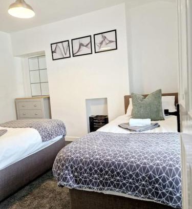 Abercwmboi Casa | Welsh Retreat, BikeParkWales, Brecon Beacons, ZipWorld Tower