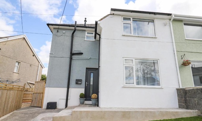 Ammanford Casa | Welsh Valley House