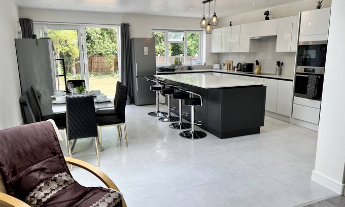 Stonebridge Casa | Wembley Stadium 5* Brand New House sleeps 14