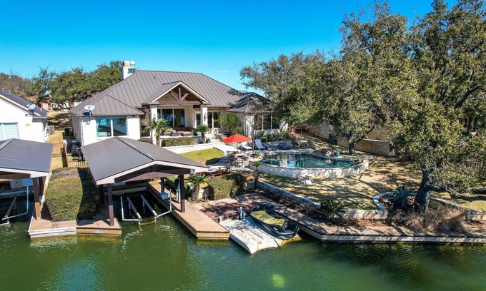 Horseshoe Bay West Casa | Wennmoh Retreat | Conceirge Services