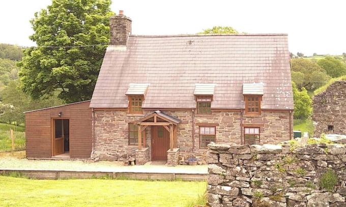 Heol Senni Cabaña | Wern Ddu, Defynnog, scenic Brecon Beacons