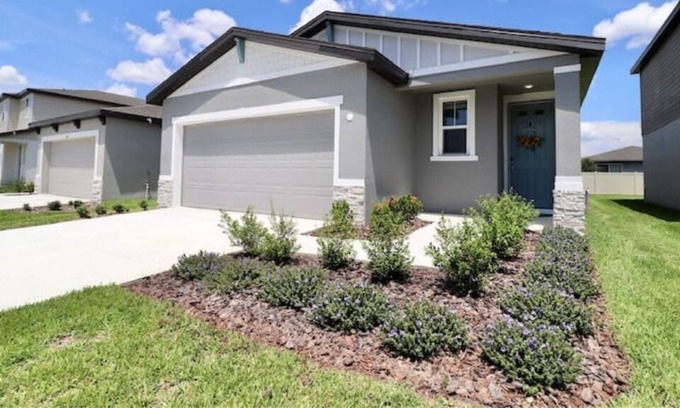 Zephyrhills Casa | Wesley Chapel-Brand new-bright & spacious home