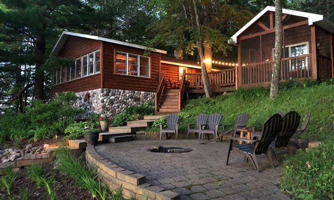 Weyerhaeuser Cabina | West Bay - A classic cabin experience on Island Lake
