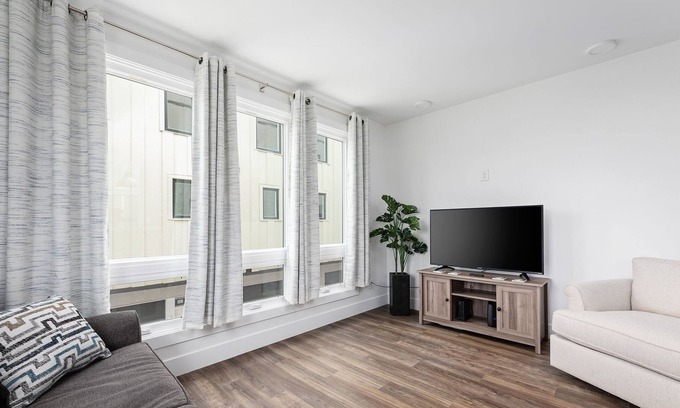 Traverse City Apartamento | West Bay Hideaway | Downtown | AC | Beach | Rooftop Deck