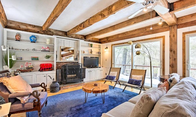 West Cornwall Casa | West Cornwall Cabin about 4 Mi to Covered Bridge!
