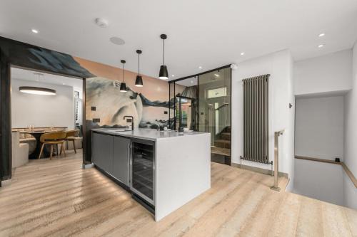 Didsbury Casa | West Didsbury Retreat l Cinema l Sleeps 8