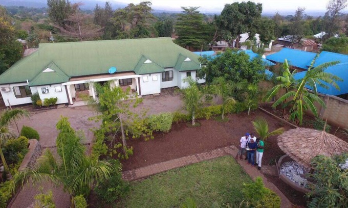 Moshi Cabina | West East Lodge