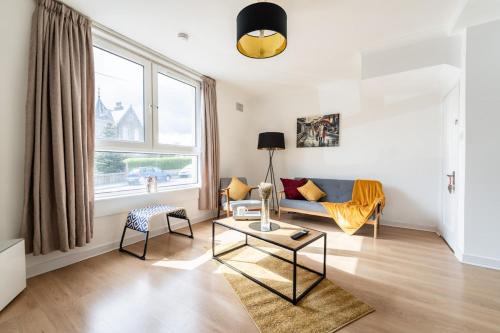 Central Aberdeen Apartamento | West End 2 Bed Maisonette - Parking & Wi-Fi