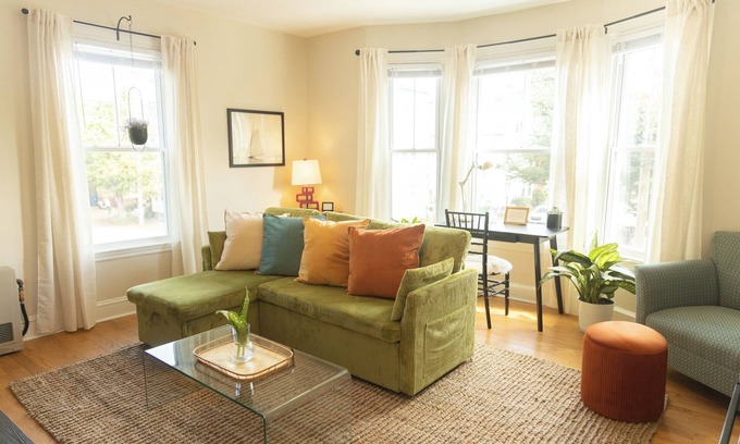 West End Apartamento | West End Bright Spot with Parking.