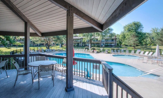 Fontana-on-Geneva Lake Villa | West End Retreat w/ Abbey Villa Amenities!