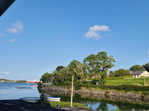 Leinster Casa | West End Waterfront