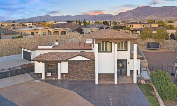 El Paso Casa | WEST EP KING 1BDRM ONLY -1BATH 5 STAR LOCATION REF AC WIFI ;Mountain View trails