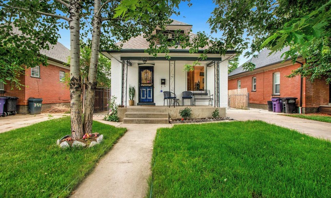 Berkeley Casa | West Highlands Charmer- a 2-bedroom bungalow in walkable N Denver!