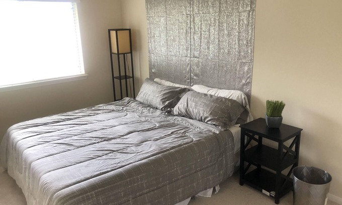 George Bush Park/Eldridge Casa | West Houston Townhome in Energy Corridor