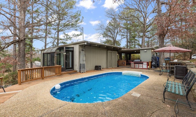 Little Rock Casa | West Little Rock Swimming Pool Resort 5 beds - 3 bedrooms 2 bathroom House