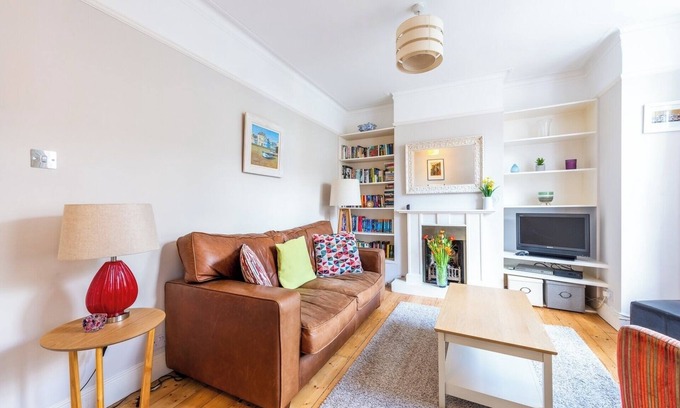 Askew Apartamento | West London Gem Chic 1BD Patio Flat Retreat