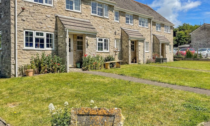 West Lulworth Cabaña | WEST LULWORTH APARTMENT, pet friendly in West Lulworth