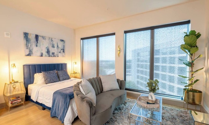Home Park Hotel | West Midtown Luxury Oasis | W/Rooftop Pool &View