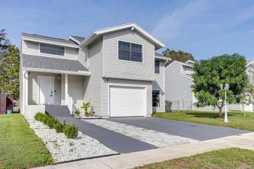 Palm Beach - West Palm Beach Casa | West Palm Beach Lake House Near Beaches!