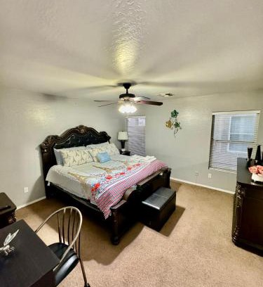 Trailwood Casa | West PHX Cozy king suit with private bathroom Inside a house