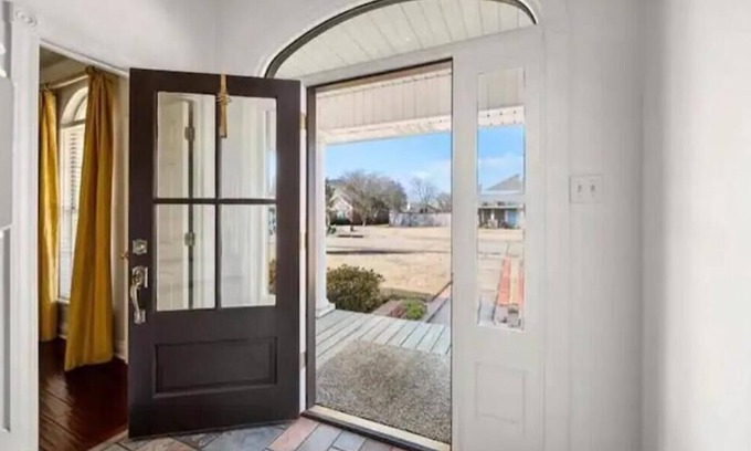 Alexandria Casa | WEST POINTE Piece of Mind HoMe Stays