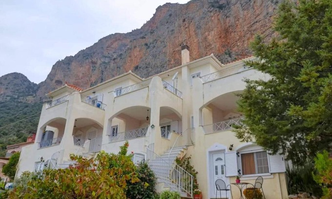 Livadi Apartamento | West Red Rock and View Leonidio maisonette studio