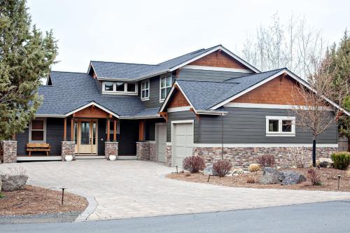 Redmond Casa | West Ridge Craftsman with Amazing Views