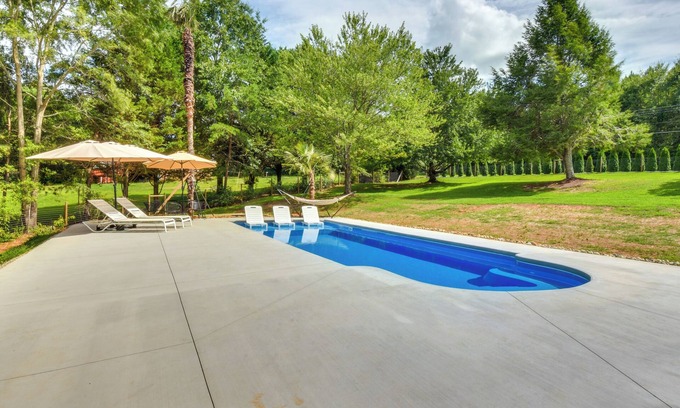 West Union Casa | West Union Home w/ Saltwater Pool on 2 Acres!