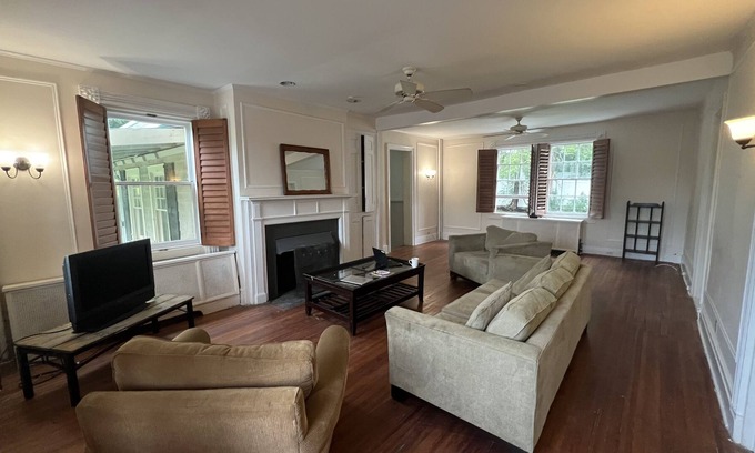 White Plains Casa | West Wing of Historic Home