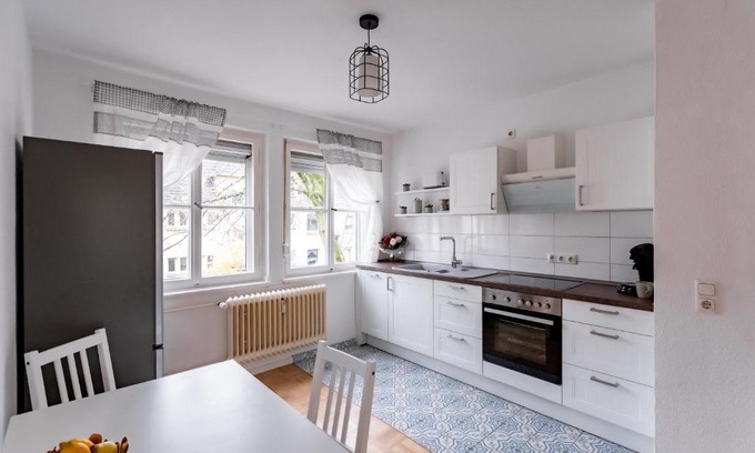 Bissingheim Apartamento | West48 Gemütliches Apartment -Blick auf Blauen See