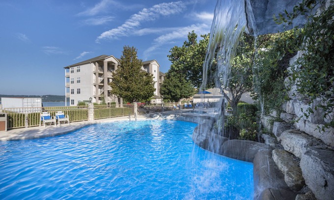 Hollister Hotel | Westgate Branson Lakes Resort